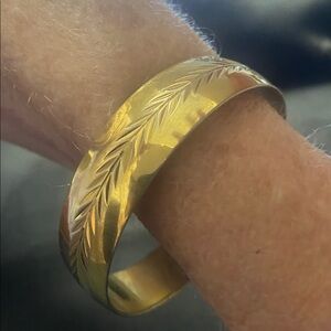 Lady’s Trifari Gold Tone Bangle Bracelet